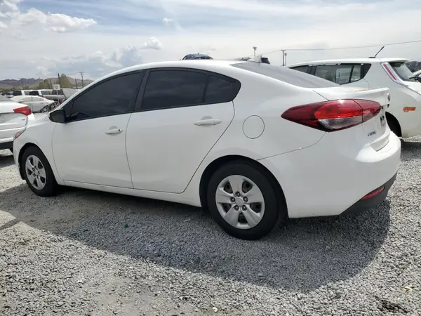 3KPFK4A77JE254384 2018 KIA FORTE - Image 2