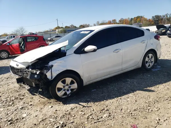 3KPFK4A77JE254613 2018 KIA FORTE - Image 1