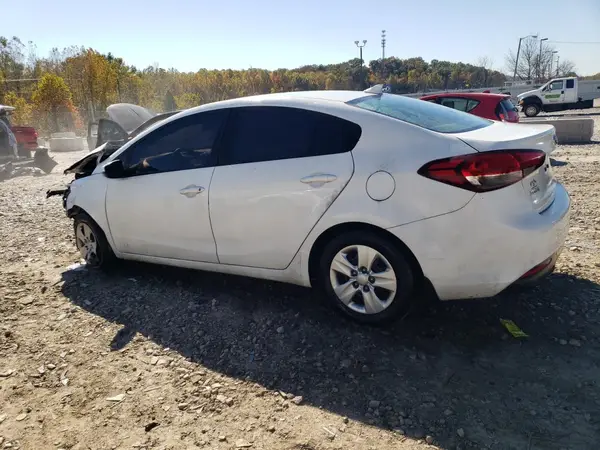 3KPFK4A77JE254613 2018 KIA FORTE - Image 2