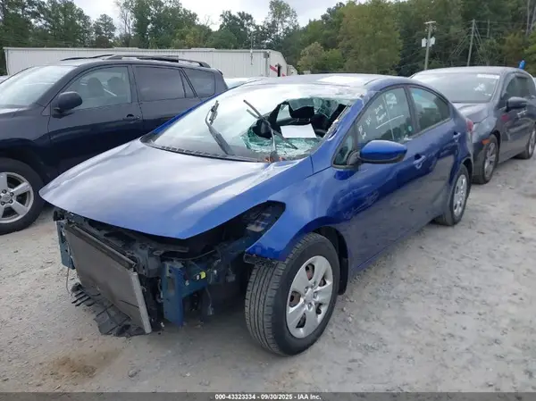 3KPFK4A77JE254806 2018 KIA FORTE - Image 2