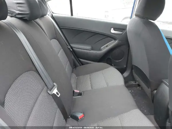 3KPFK4A77JE254806 2018 KIA FORTE - Image 8