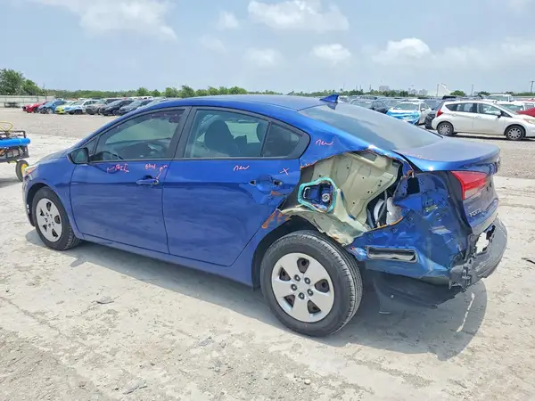 3KPFK4A77JE254840 2018 KIA FORTE - Image 2
