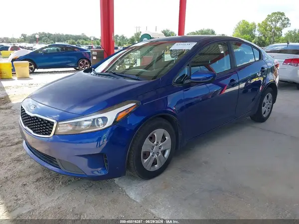 3KPFK4A77JE257009 2018 KIA FORTE - Image 2