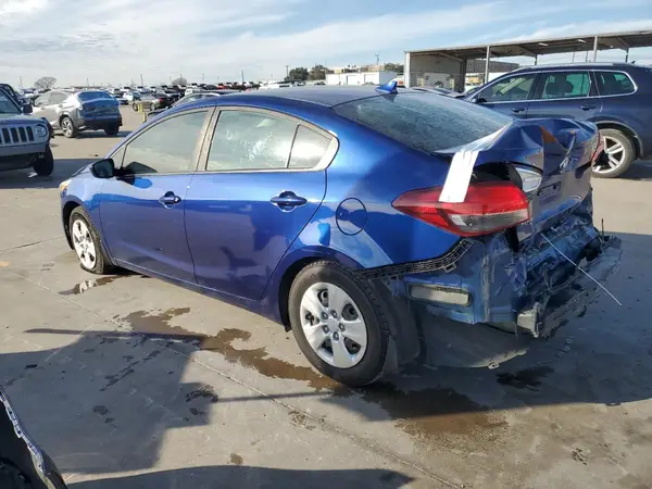 3KPFK4A77JE257303 2018 KIA FORTE - Image 2