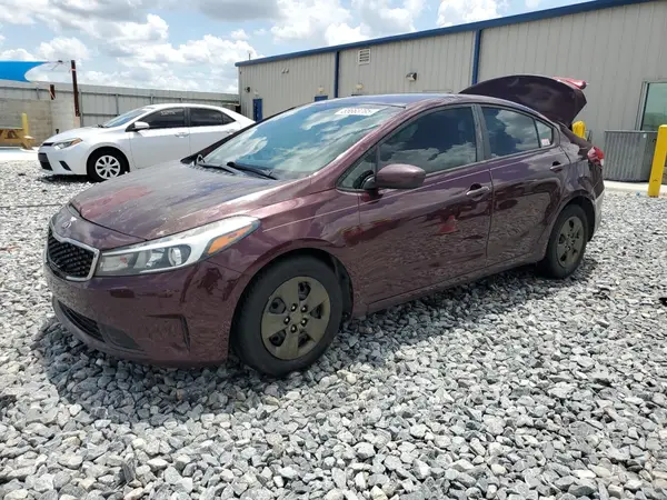 3KPFK4A77JE257415 2018 KIA FORTE - Image 1