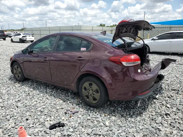 3KPFK4A77JE257415 2018 KIA FORTE - Image 2
