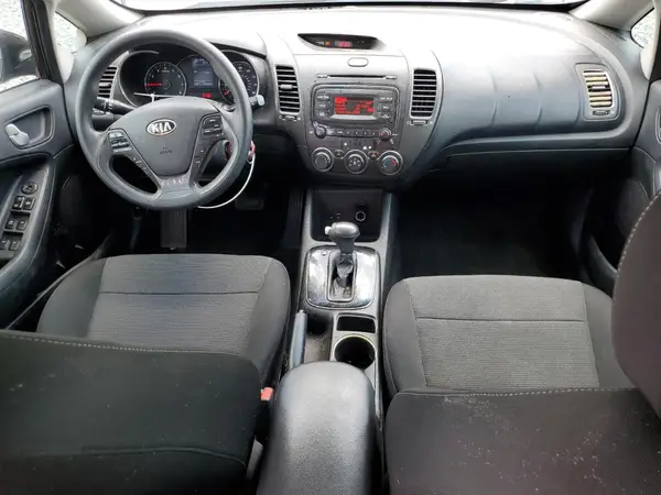 3KPFK4A77JE257415 2018 KIA FORTE - Image 8
