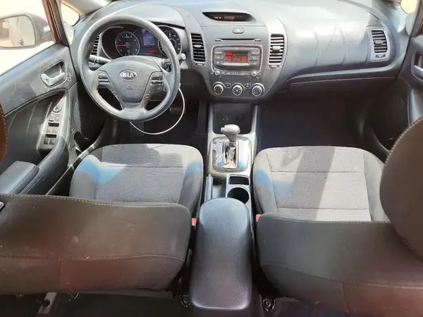 3KPFK4A77JE257611 2018 KIA FORTE - Image 8