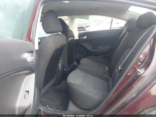 3KPFK4A77JE258080 2018 KIA FORTE - Image 8