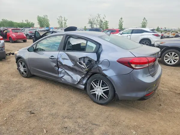 3KPFK4A77JE259326 2018 KIA FORTE - Image 2