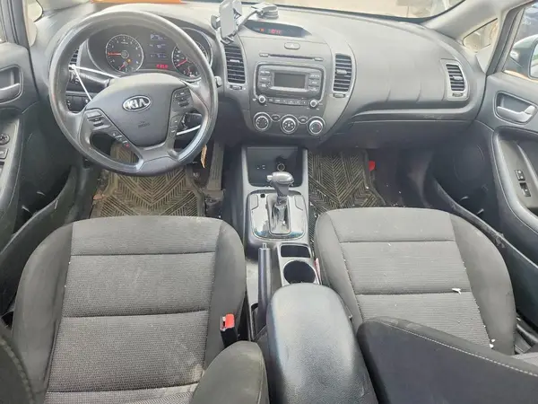 3KPFK4A77JE259326 2018 KIA FORTE - Image 8