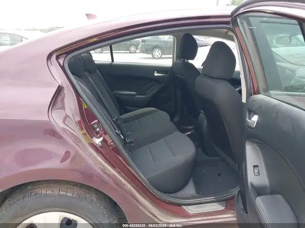 3KPFK4A77JE259617 2018 KIA FORTE - Image 8