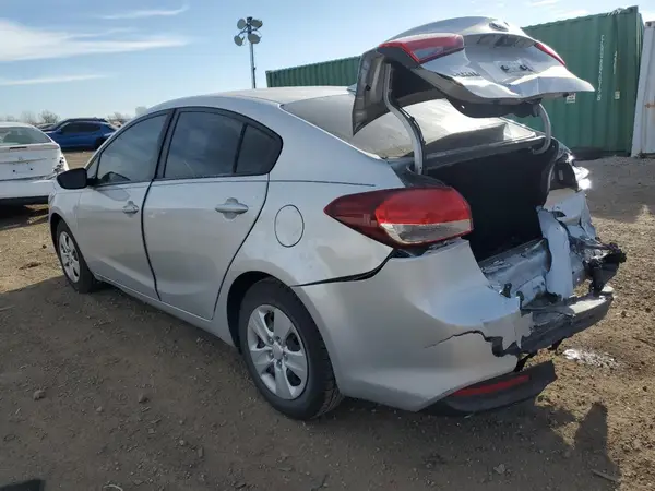 3KPFK4A77JE263019 2018 KIA FORTE - Image 2