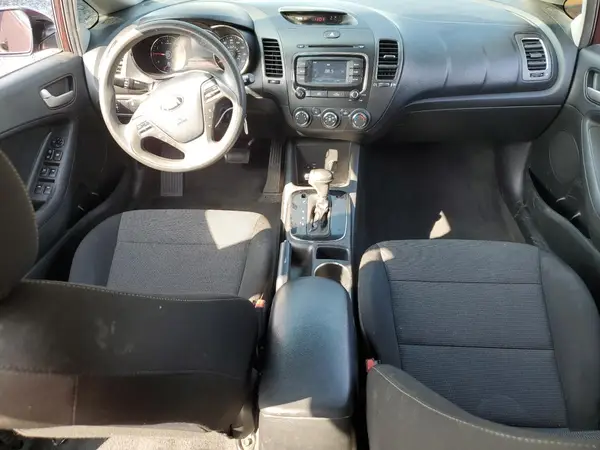 3KPFK4A77JE268964 2018 KIA FORTE - Image 8