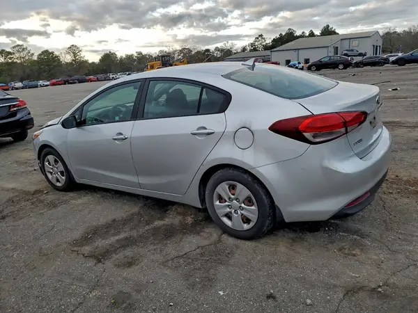 3KPFK4A77JE269242 2018 KIA FORTE - Image 2