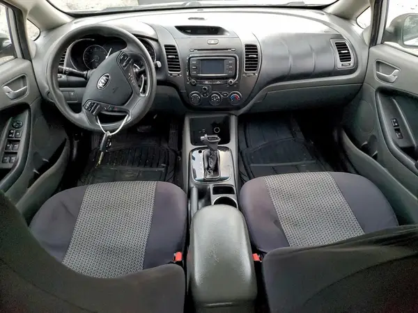 3KPFK4A77JE269242 2018 KIA FORTE - Image 8