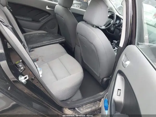 3KPFK4A77JE269449 2018 KIA FORTE - Image 8