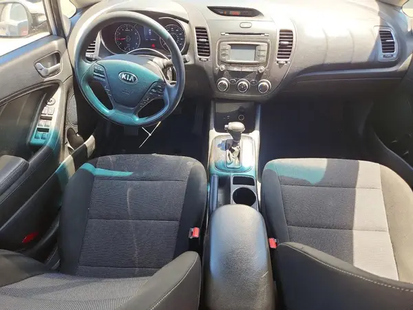 3KPFK4A77JE269659 2018 KIA FORTE - Image 8