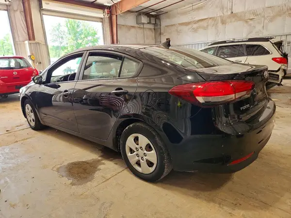 3KPFK4A77JE270214 2018 KIA FORTE - Image 2