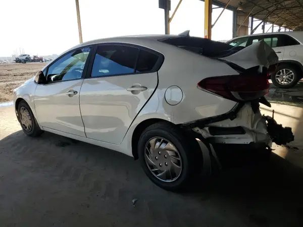 3KPFK4A77JE270276 2018 KIA FORTE - Image 2