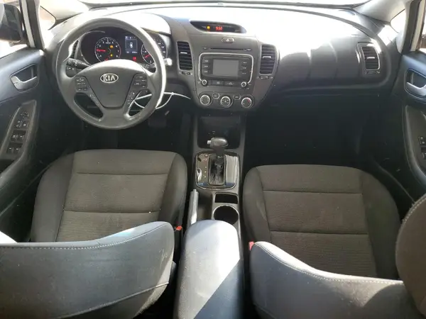 3KPFK4A77JE270276 2018 KIA FORTE - Image 8