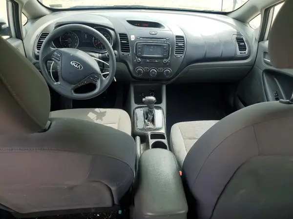 3KPFK4A77JE271203 2018 KIA FORTE - Image 8