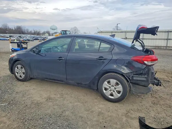 3KPFK4A77JE272786 2018 KIA FORTE - Image 2