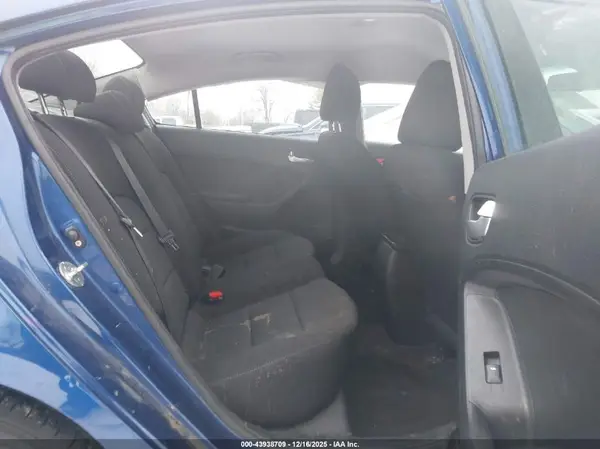 3KPFK4A77JE272853 2018 KIA FORTE - Image 8