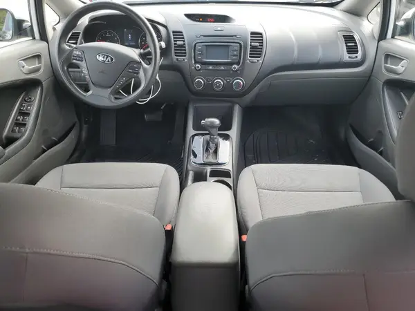 3KPFK4A77JE273372 2018 KIA FORTE - Image 8