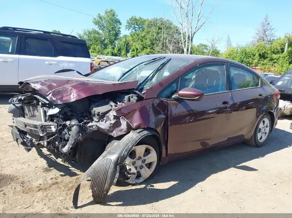 3KPFK4A77JE274456 2018 KIA FORTE - Image 2