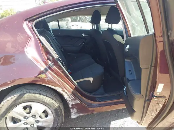 3KPFK4A77JE274456 2018 KIA FORTE - Image 8