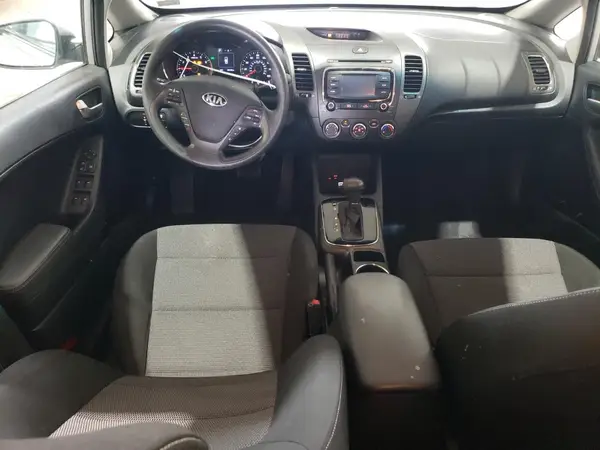 3KPFK4A77JE275333 2018 KIA FORTE - Image 8