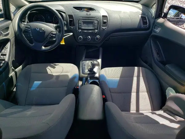 3KPFK4A77JE275784 2018 KIA FORTE - Image 8