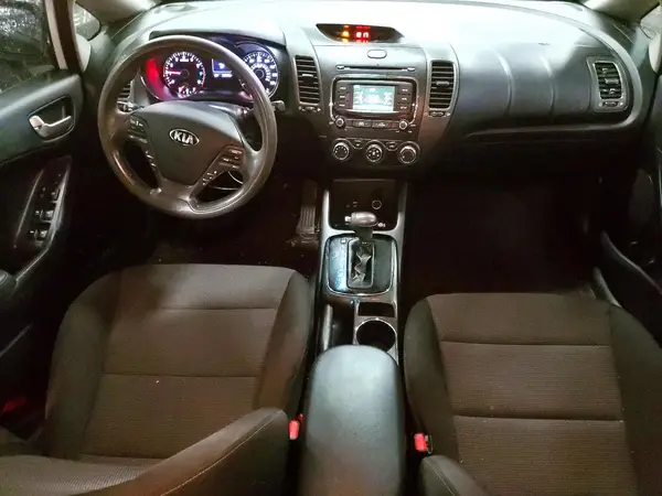3KPFK4A77JE275820 2018 KIA FORTE - Image 8
