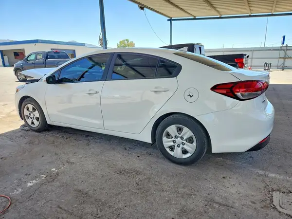 3KPFK4A77JE276403 2018 KIA FORTE - Image 2
