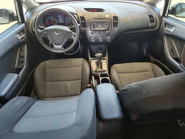 3KPFK4A77JE276403 2018 KIA FORTE - Image 8