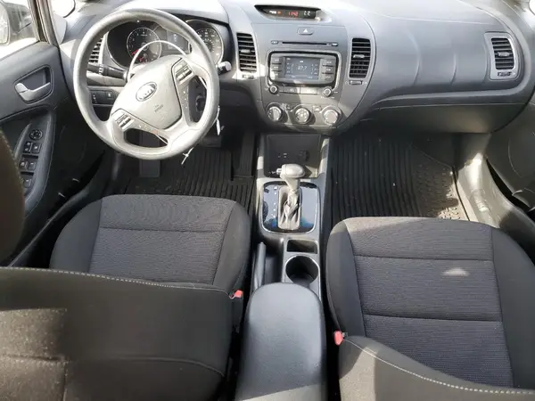 3KPFK4A77JE280595 2018 KIA FORTE - Image 8