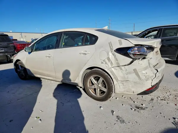 3KPFK4A77JE280855 2018 KIA FORTE - Image 2