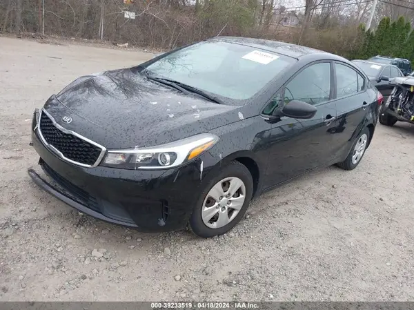 3KPFK4A77JE281083 2018 KIA FORTE - Image 2