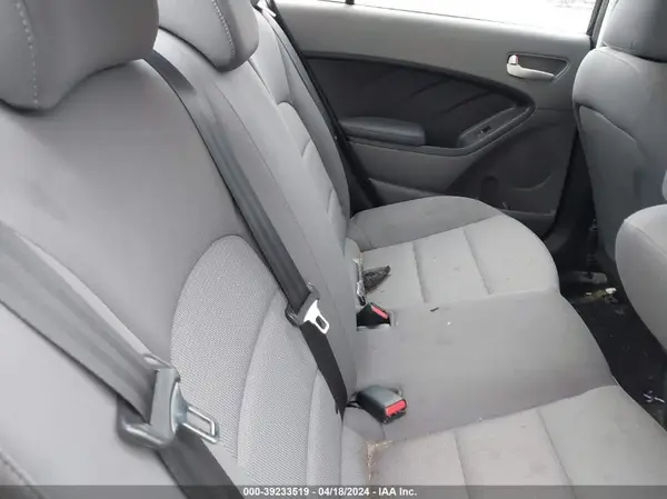 3KPFK4A77JE281083 2018 KIA FORTE - Image 8