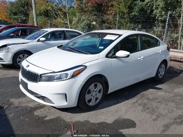 3KPFK4A77JE282282 2018 KIA FORTE - Image 2