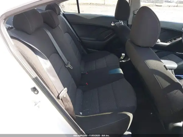 3KPFK4A77JE282282 2018 KIA FORTE - Image 8