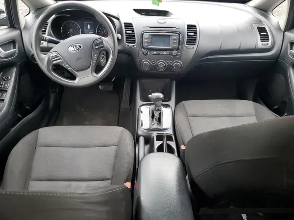 3KPFK4A77JE282458 2018 KIA FORTE - Image 8