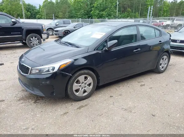 3KPFK4A77JE283531 2018 KIA FORTE - Image 2