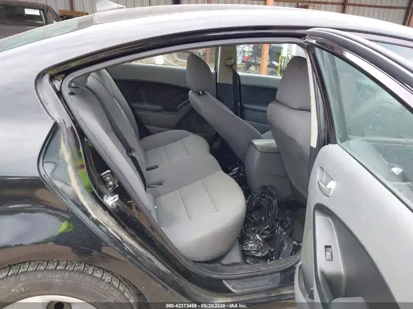 3KPFK4A77JE283531 2018 KIA FORTE - Image 8