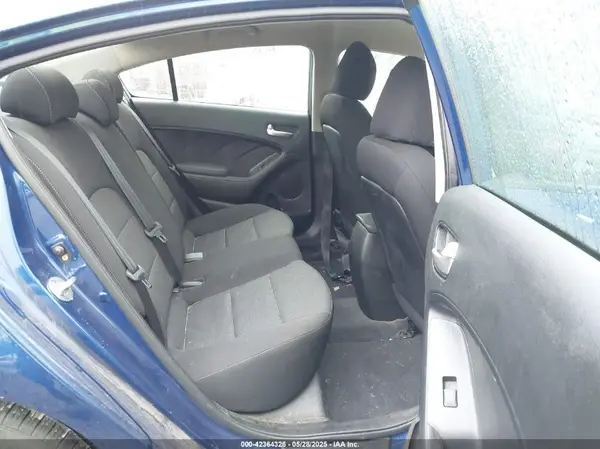 3KPFK4A77JE283688 2018 KIA FORTE - Image 8