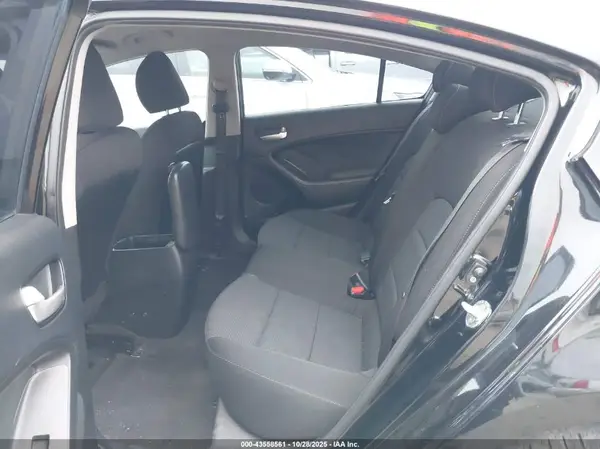 3KPFK4A77JE284792 2018 KIA FORTE - Image 8