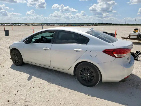 3KPFK4A78HE012987 2017 KIA FORTE - Image 2