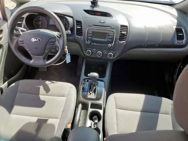 3KPFK4A78HE012987 2017 KIA FORTE - Image 8