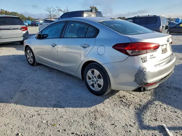 3KPFK4A78HE013377 2017 KIA FORTE - Image 2